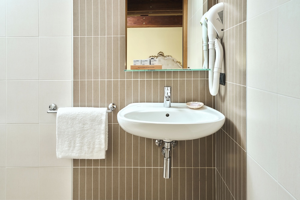 Albergo Antica Corte Marchesini 46/50