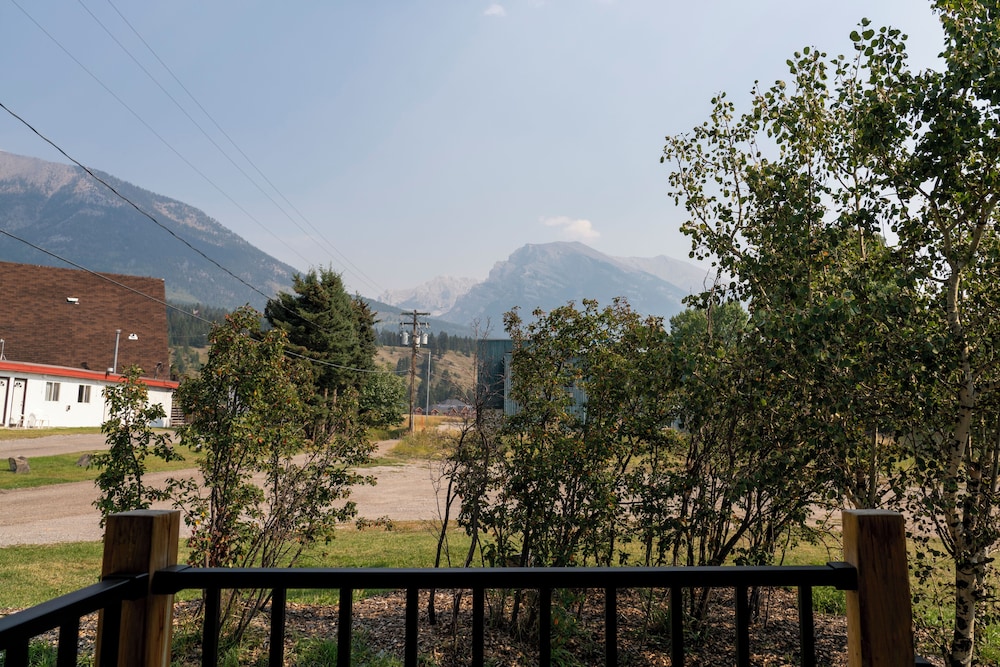 Canmore Rocky Mountain Ski Lodge 116/118