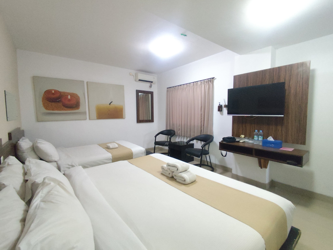 De La Charis Hotel 8/11