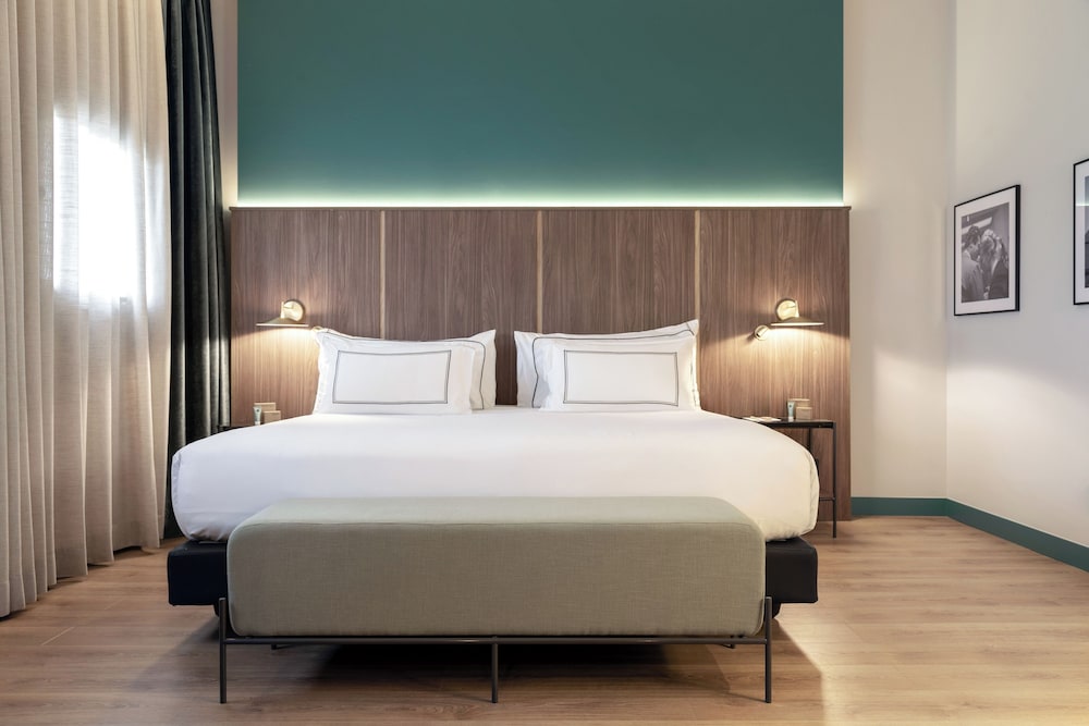 The Level, Ambassador, Suite, King and Twin Beds, Lounge Access