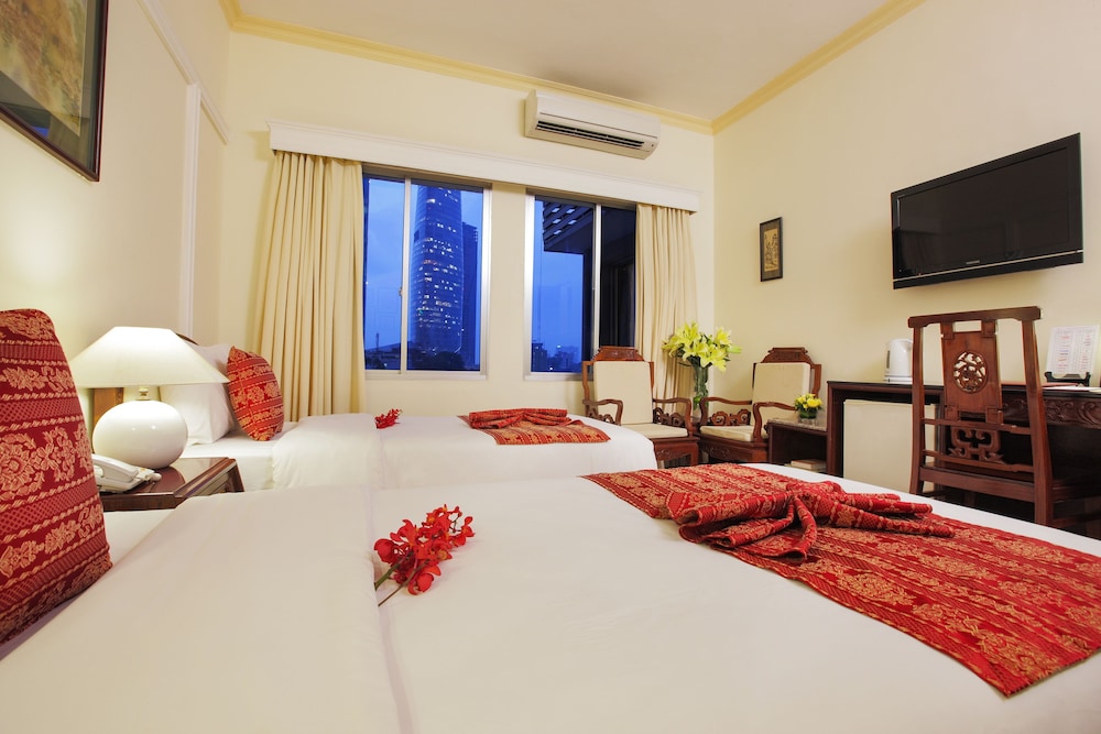 Royal Hotel Saigon 30/70
