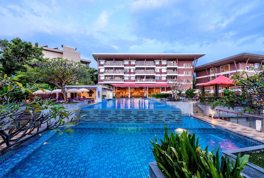 Peach Blossom Resort 6/50