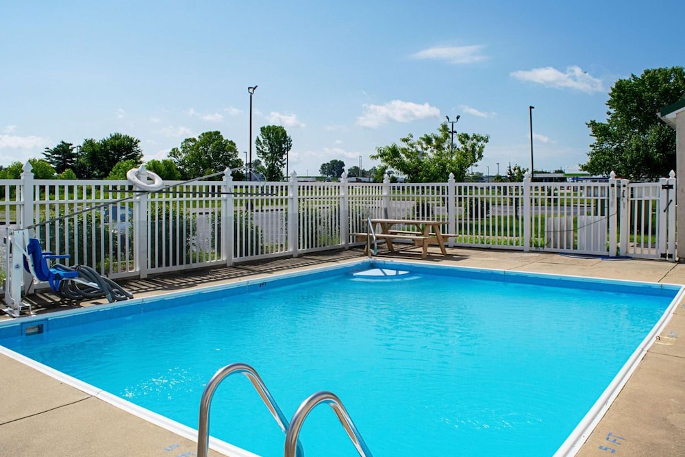 Motel6 Seymour, IN - North 6/51