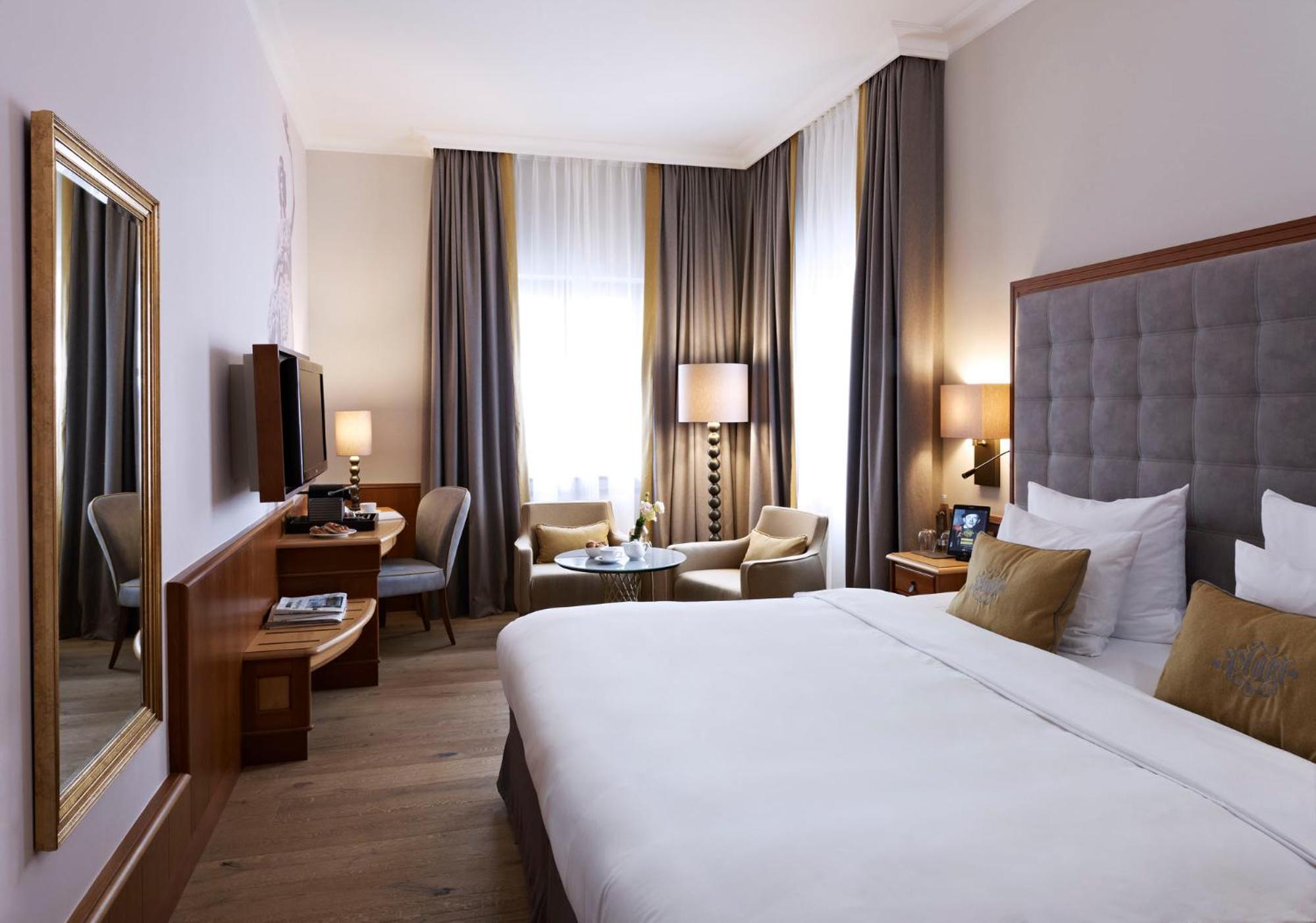 SUPERIOR ROOM