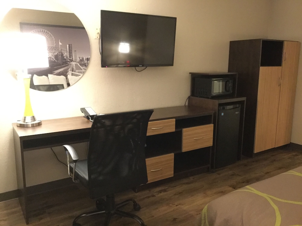 Super 8 By Wyndham South Holland 26/31