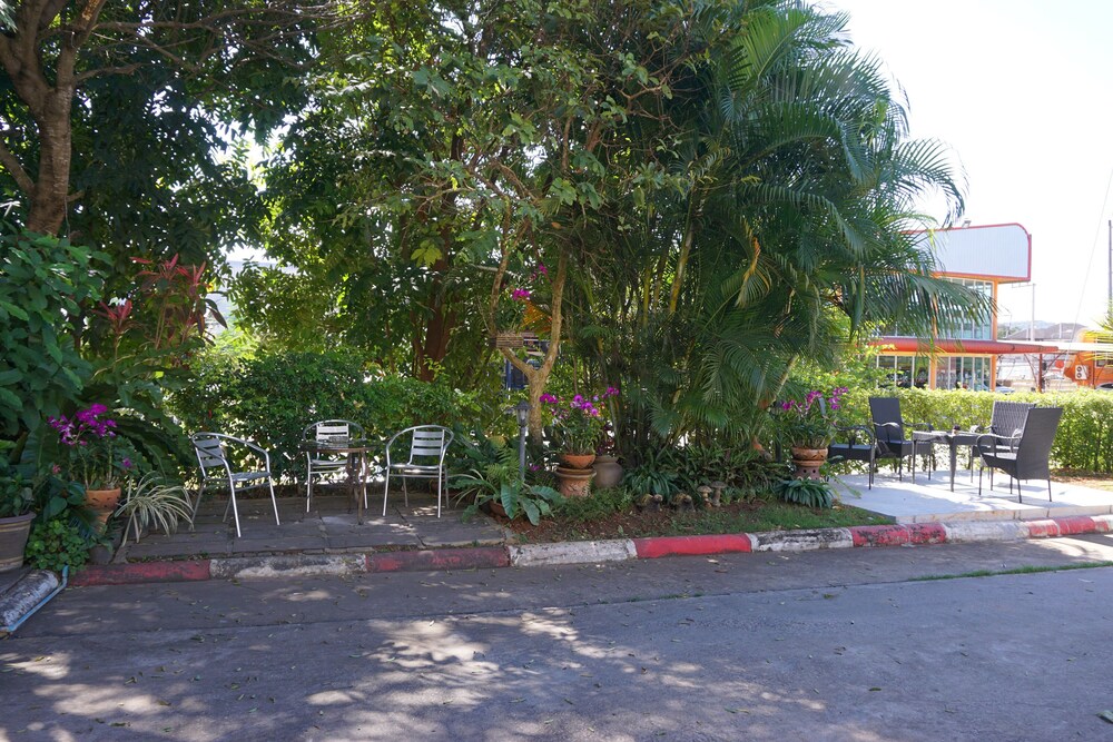 Kirimathani Hotel 37/38