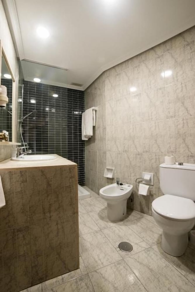 Apartamentos Torreluz 70/72