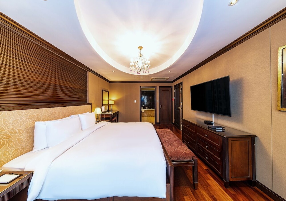Imperial, Studio, 1 King and 2 Queen Beds