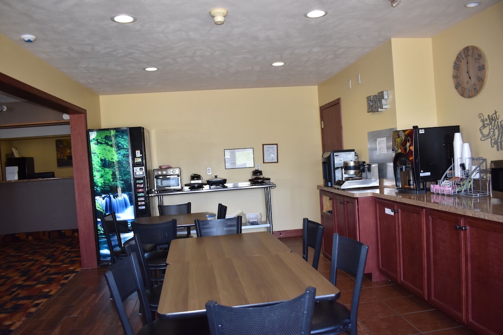 Heartland Hotel And Suites 42/62