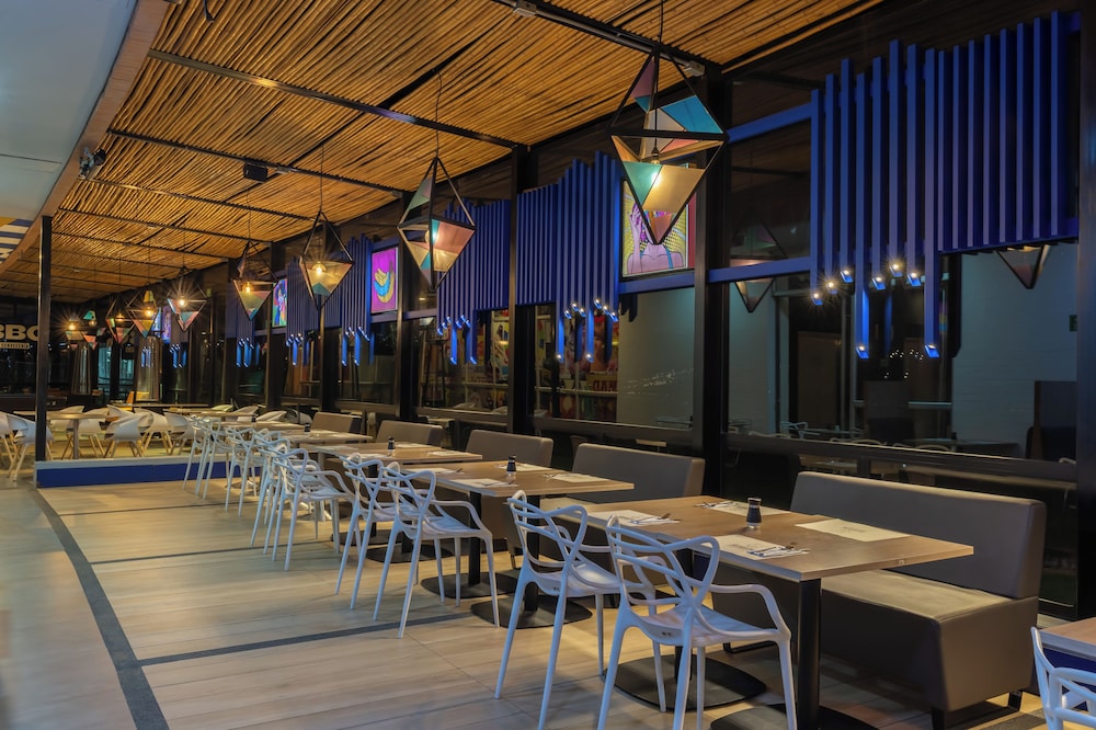 Pop Art Hotel Y Centro De Convenciones 55/70