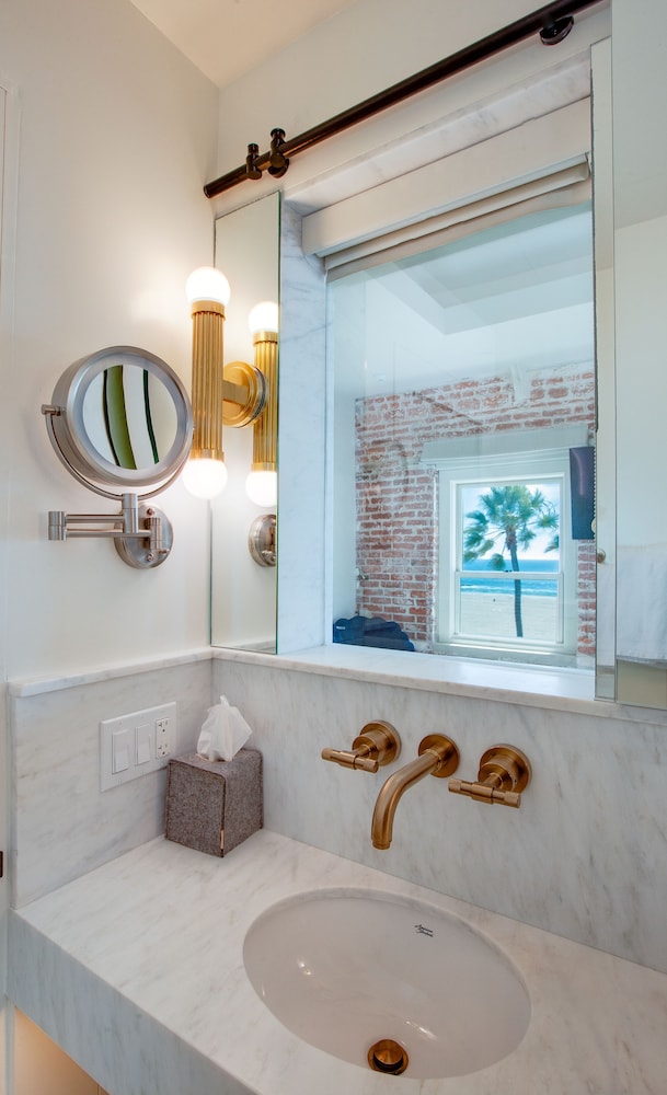 Bungalow, King Bed, Ocean Front، Venice V Hotel 5/9