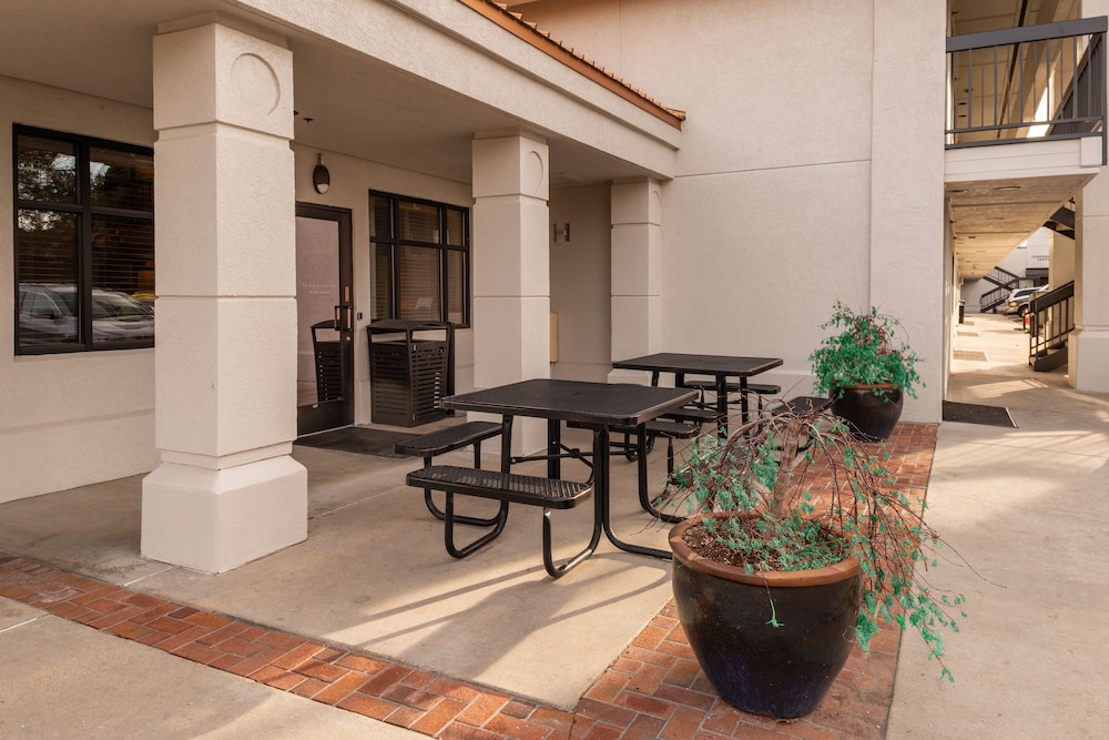 Best Western Vista Inn At The Airport 32/47