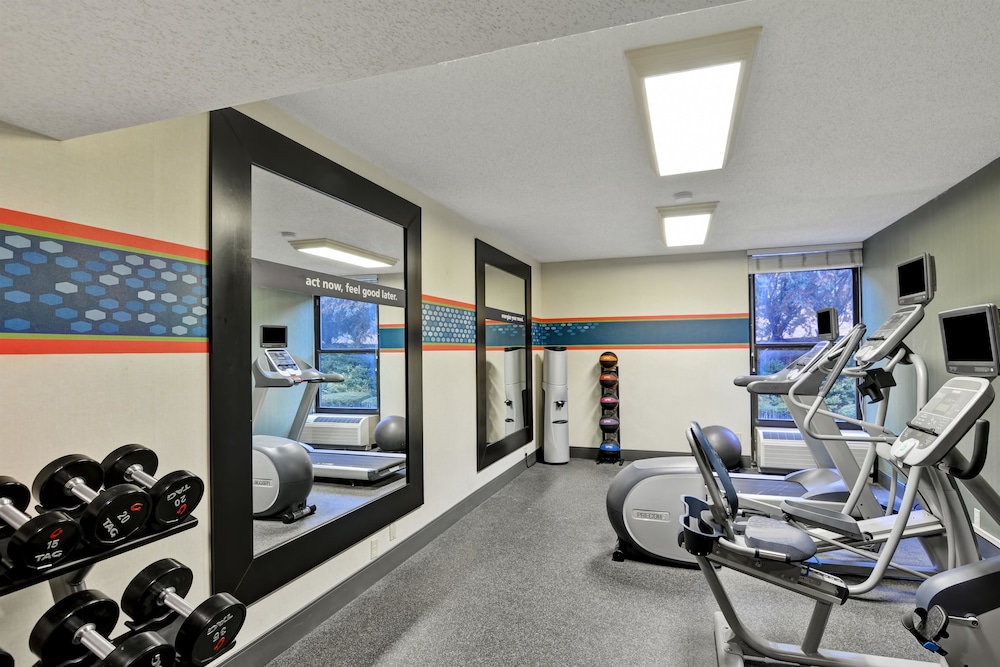 Hampton Inn State College 24/43
