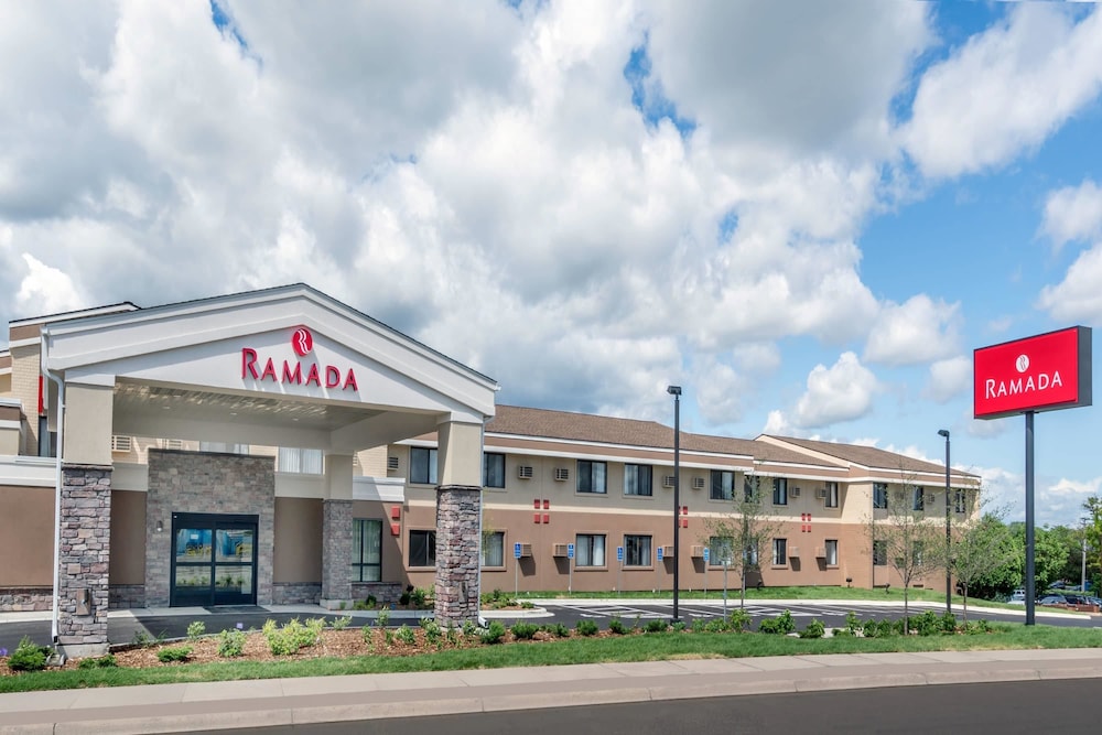 Ramada By Wyndham Minneapolis Golden Valley 1/42