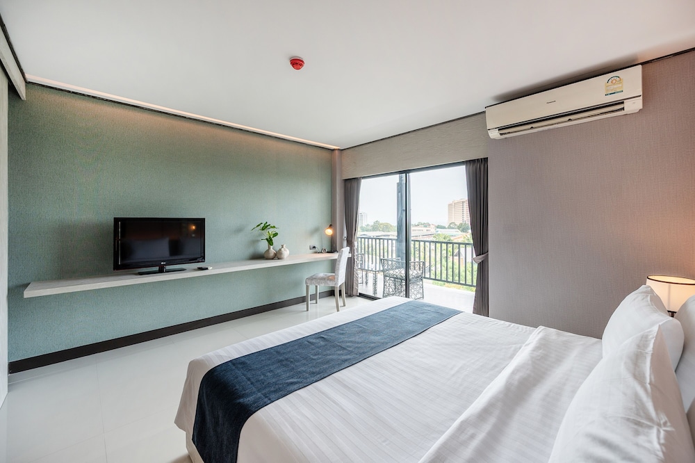 DELUXE TWO-BEDROOM SUITE