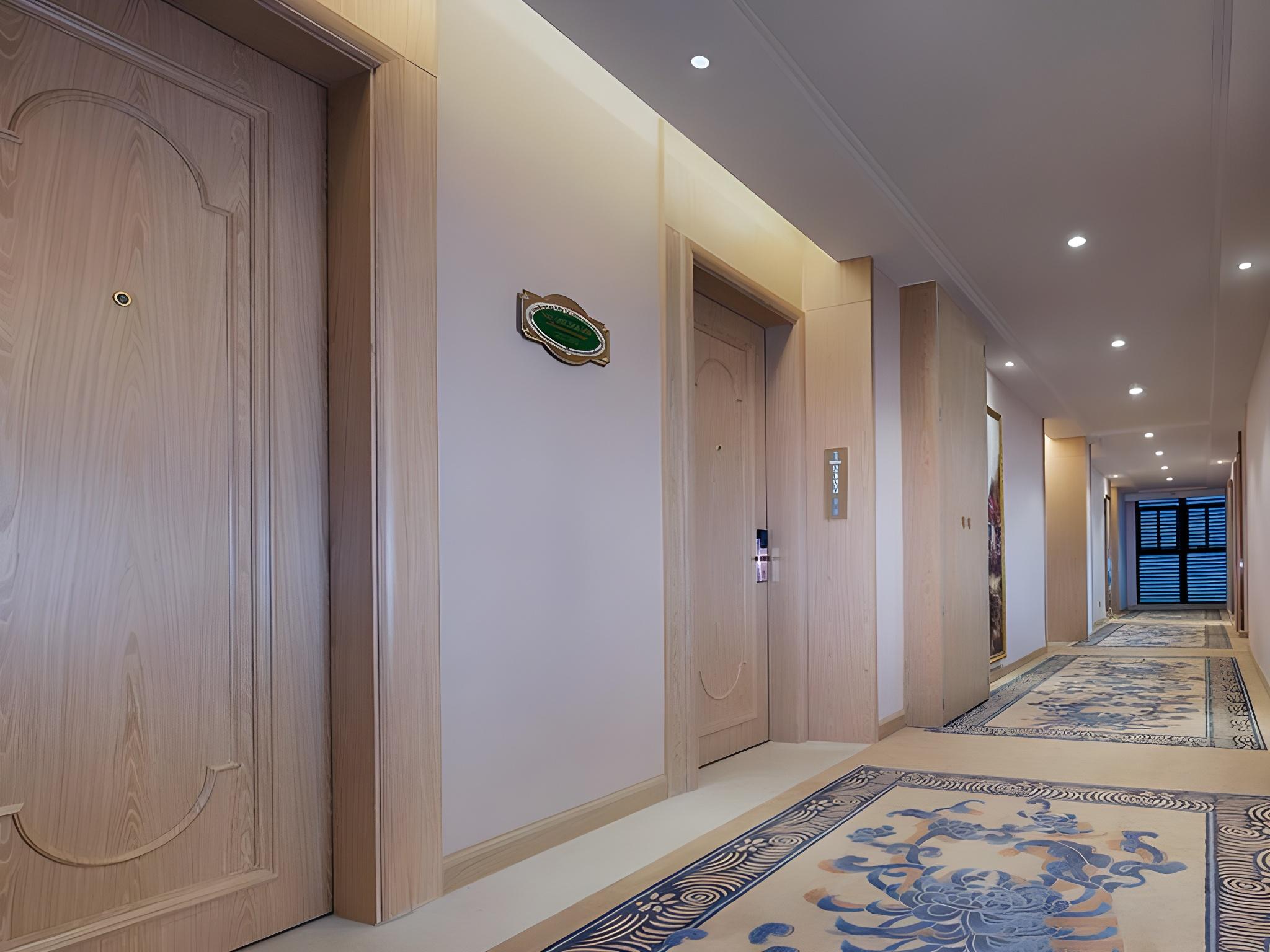 Vienna International Hotel (Chongqing Changshou High-speed Railway Station) 40/48