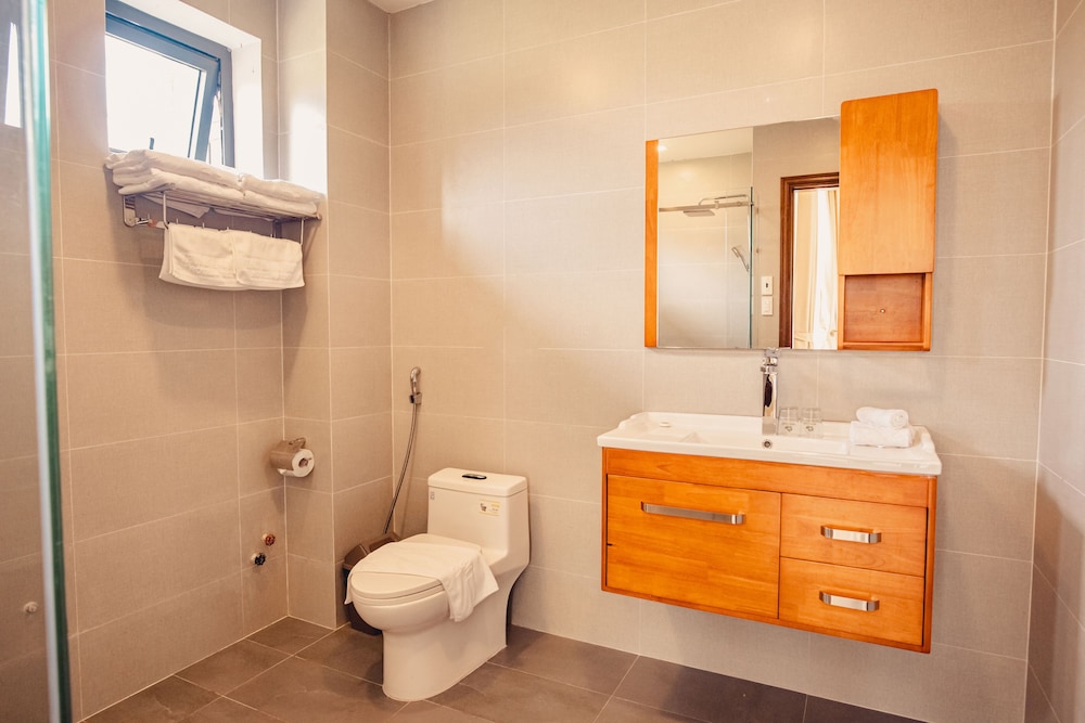 Thuy Hoang Nguyen Hotel Resort & Spa 74/75
