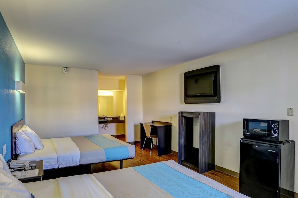 Motel6 Dickson, TN 25/59