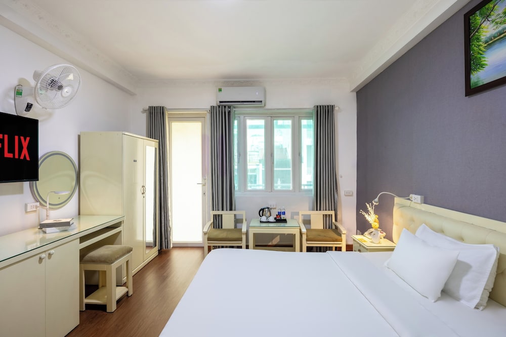 SUPERIOR, QUEEN BED, BALCONY