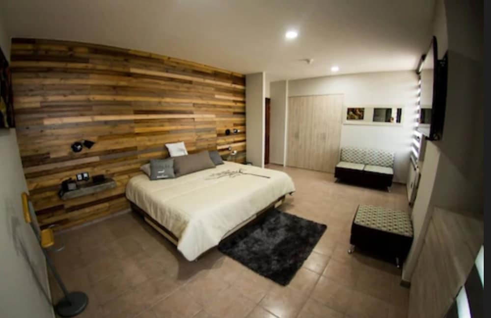 Real Azteca Hotel 8/25