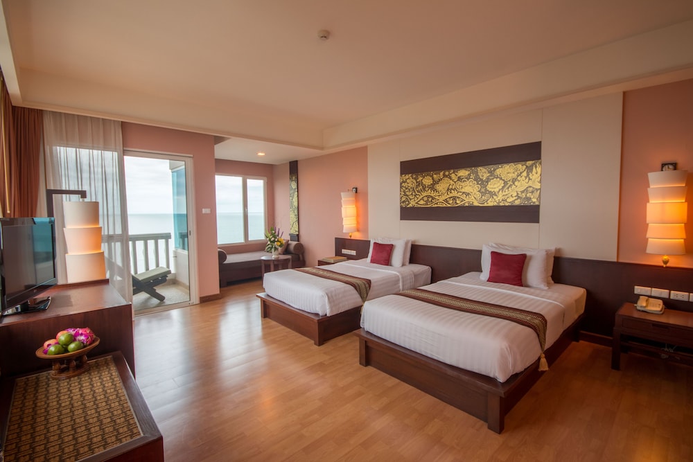 DELUXE SEA VIEW