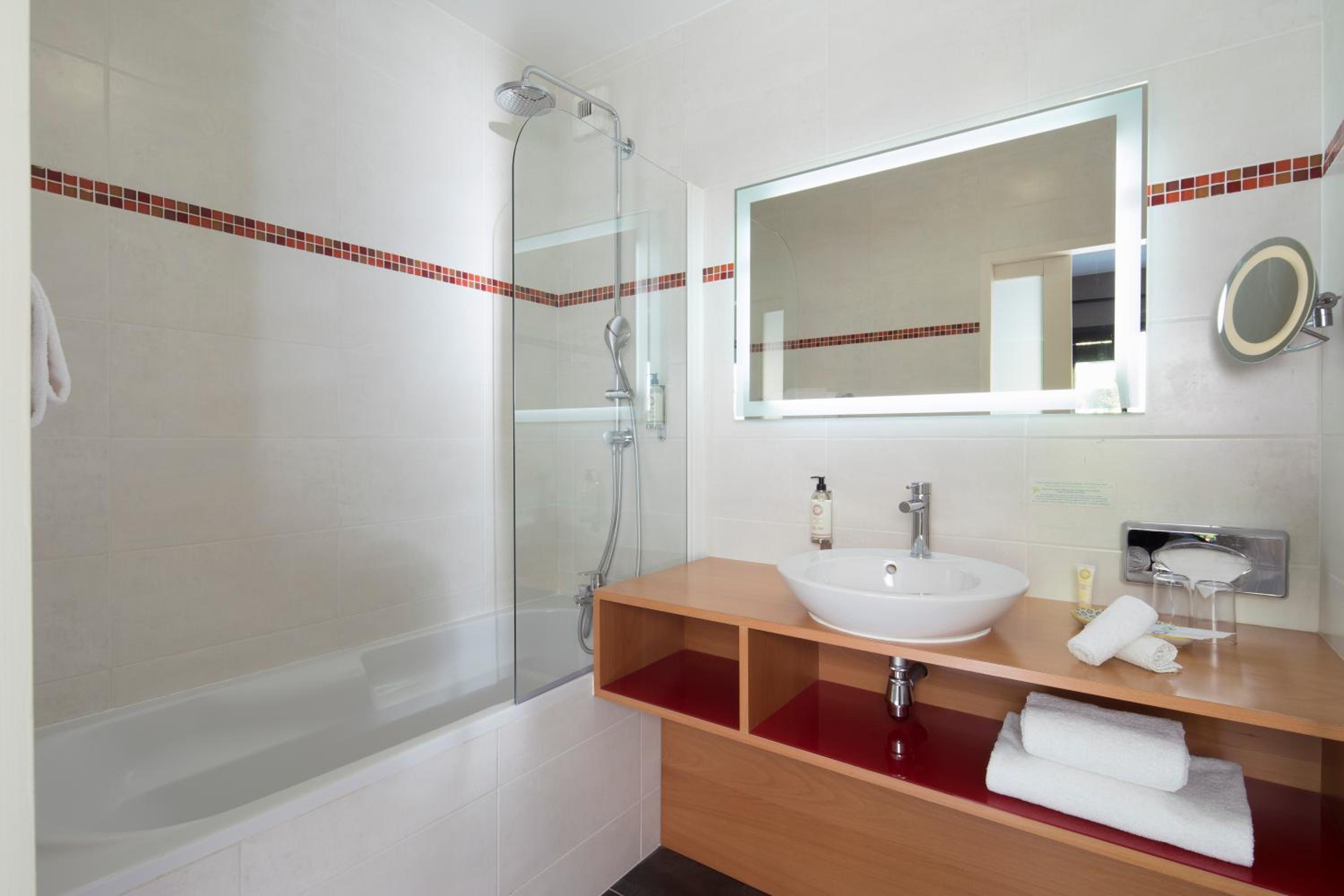 غرفة متصلة بسرير كينج وسرير فردي وسرير كينج وسرير كوين وسرير كوين، Best Western Plus Hotel De La Regate 5/6
