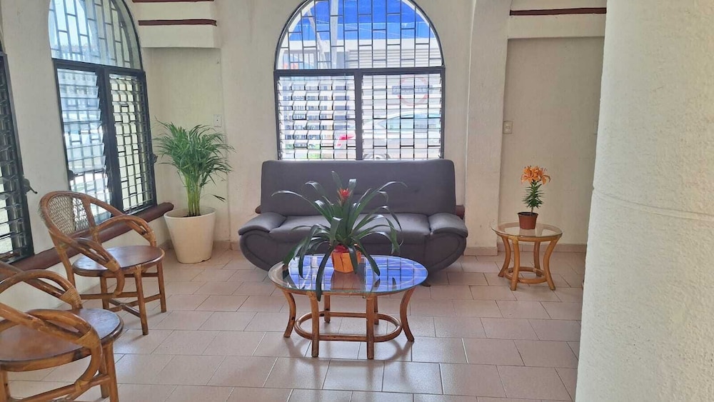 OYO Hotel Rolovi Cancun 37/60