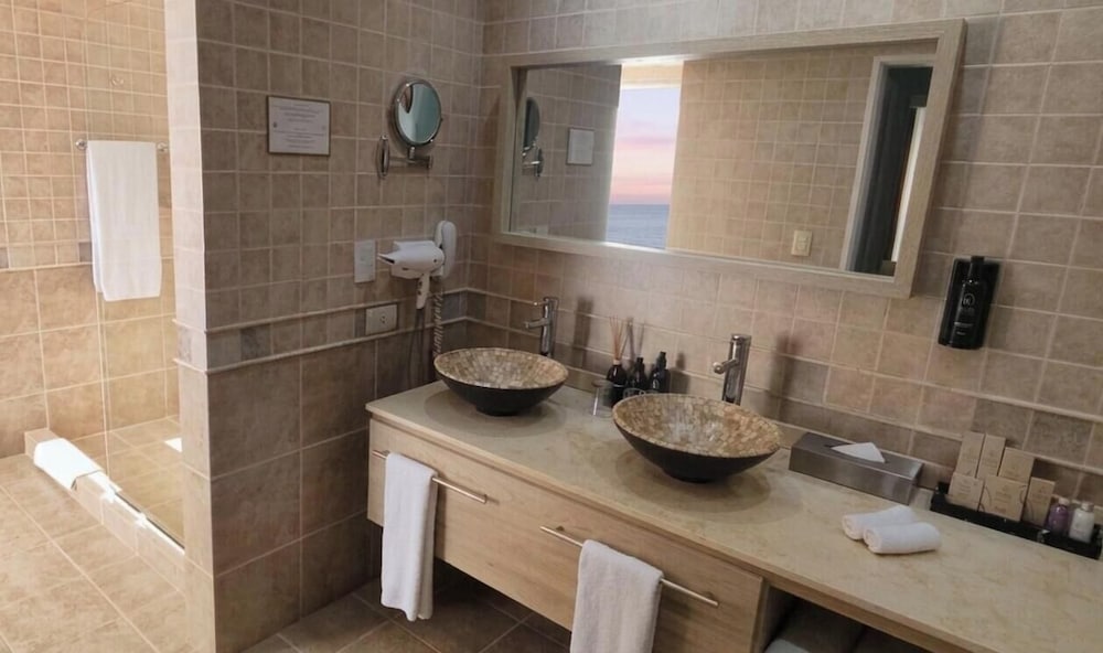 Xelena Hotel and Suites 48/49