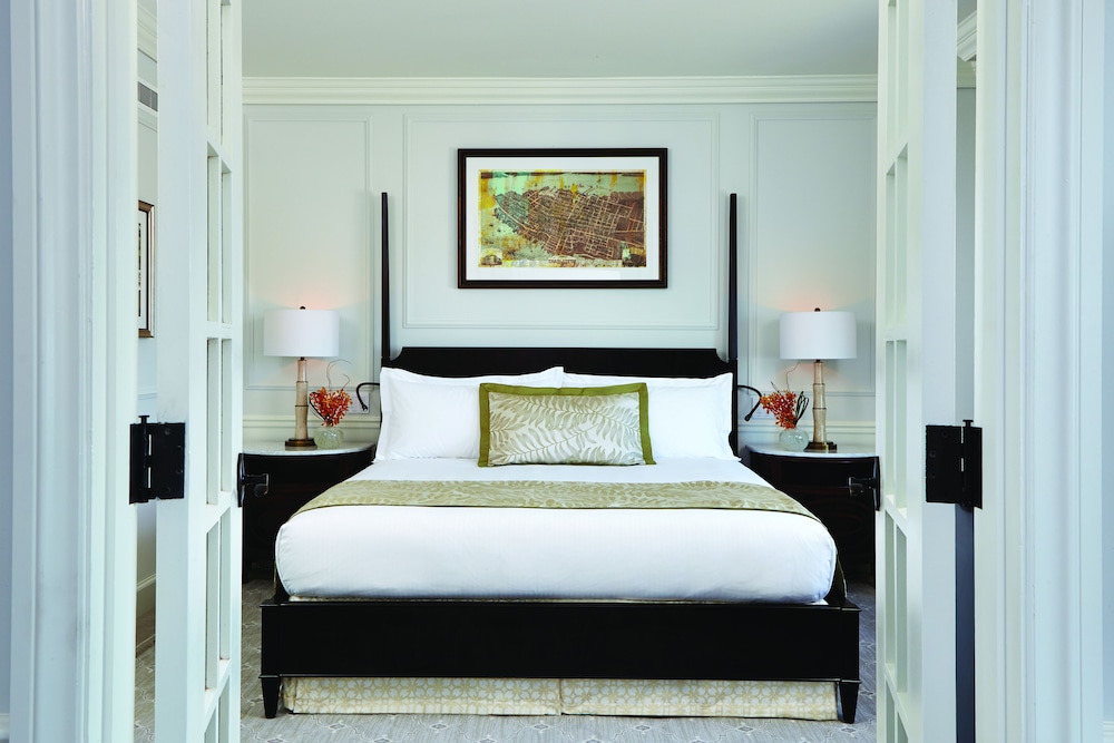 1 BEDROOM, SUITE, CORNER