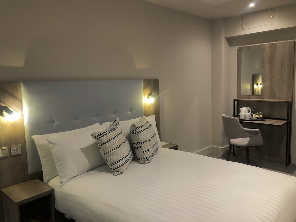 Room, Double Bed, No Window