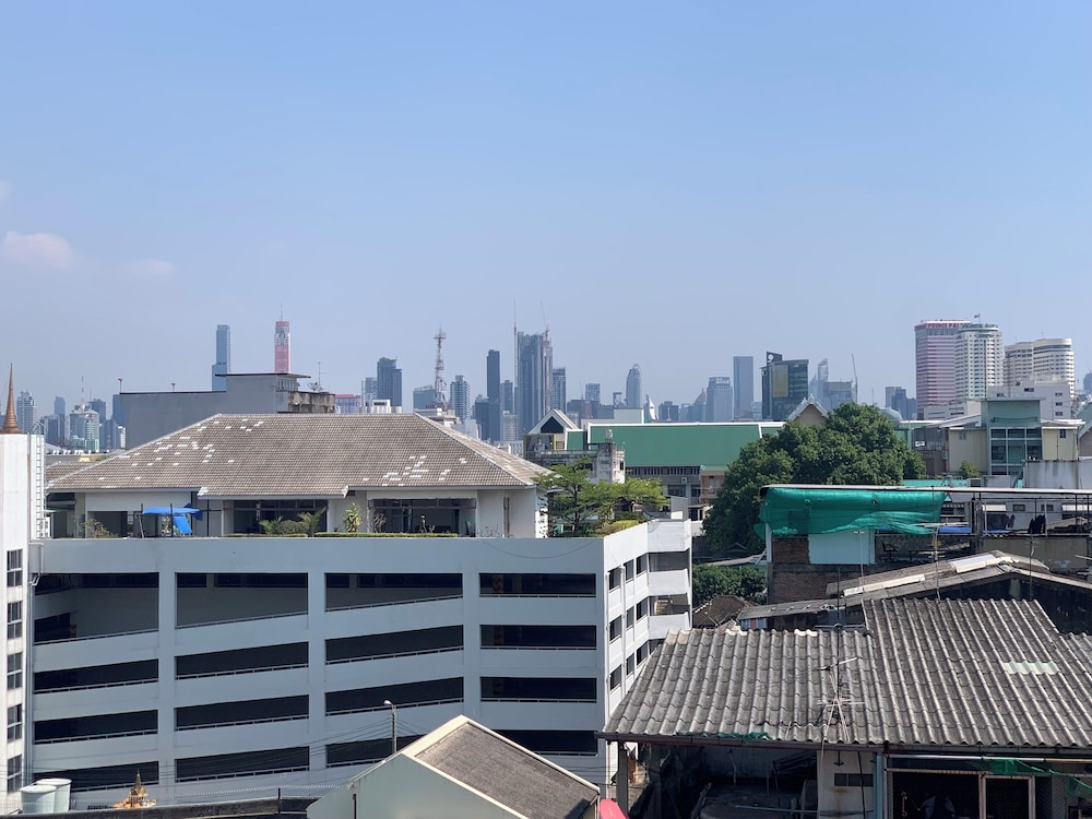 Thana Wisut Hotel 2/49