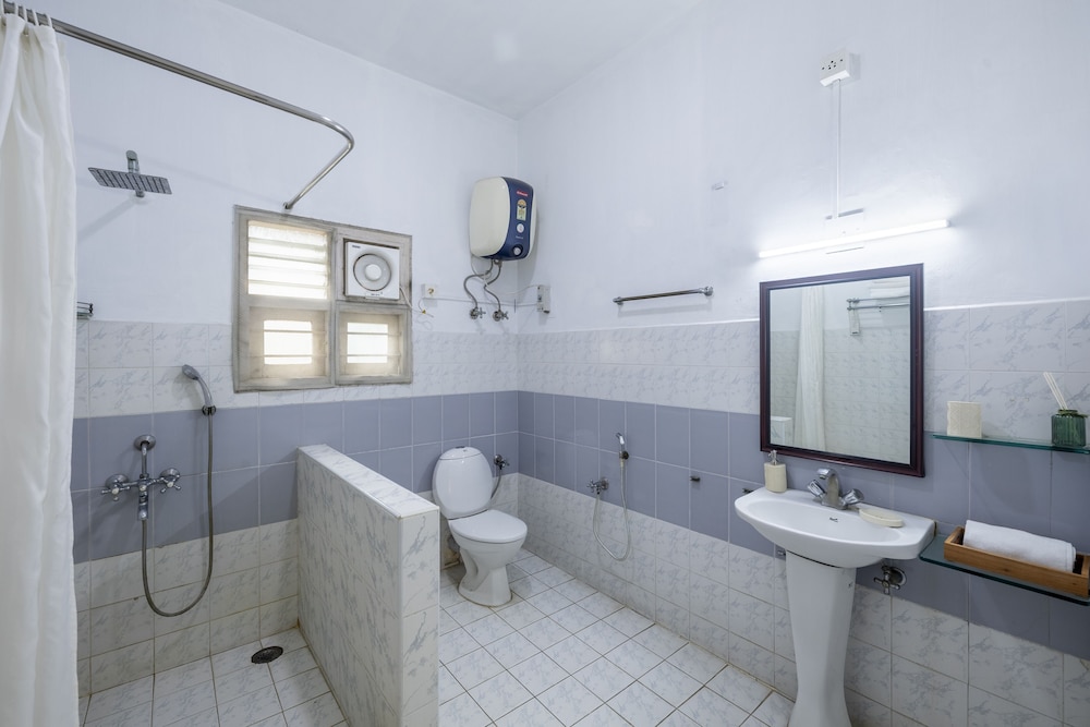 HANU REDDY RESIDENCES - WALLACE GARDEN 49/50