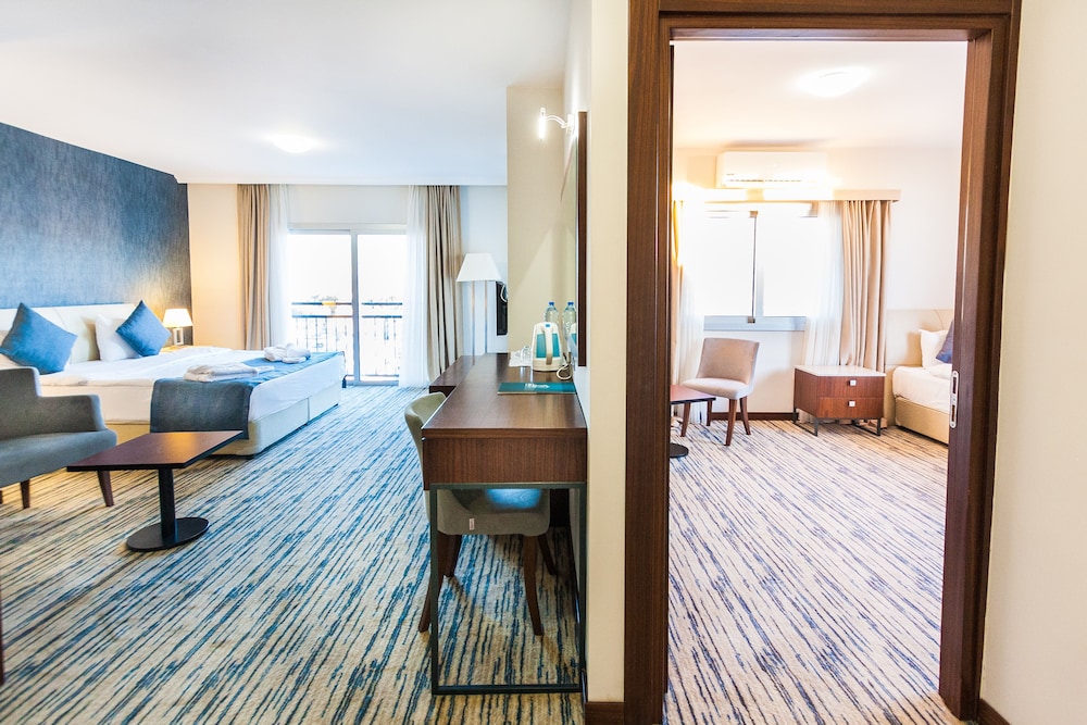 Port View Hotel 5/16
