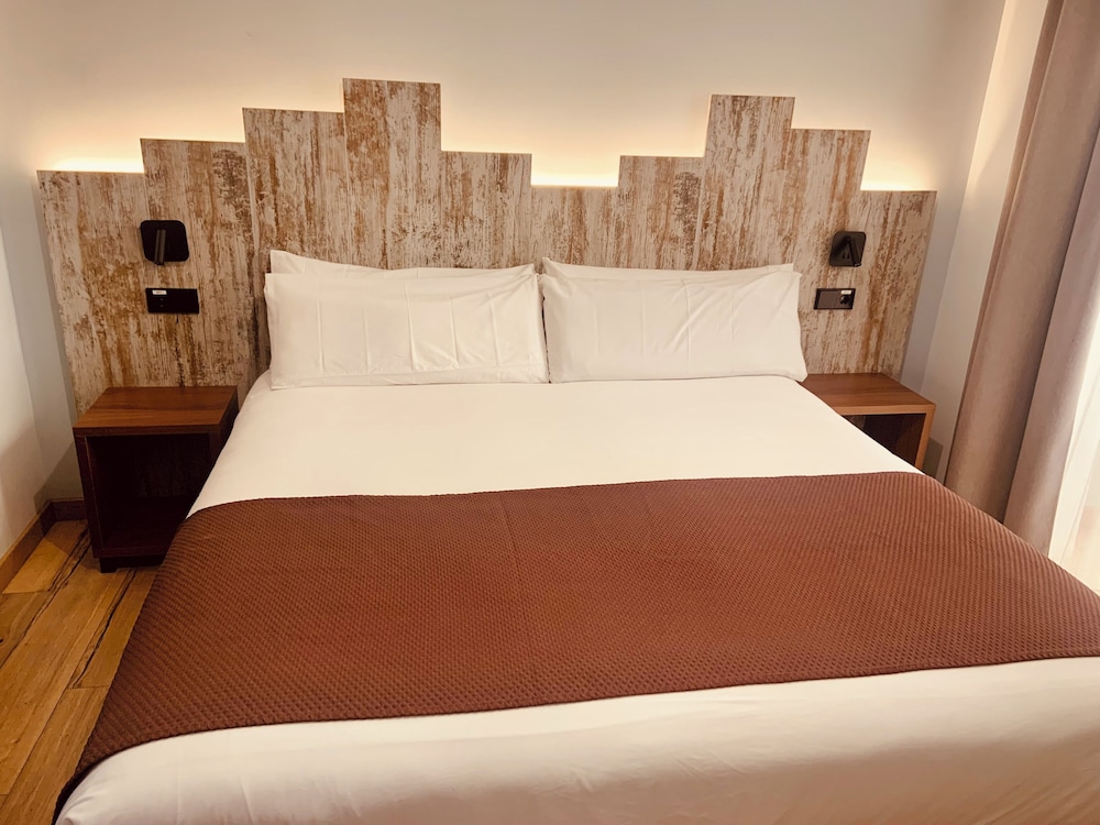 Hostal Anton Martin 37/61