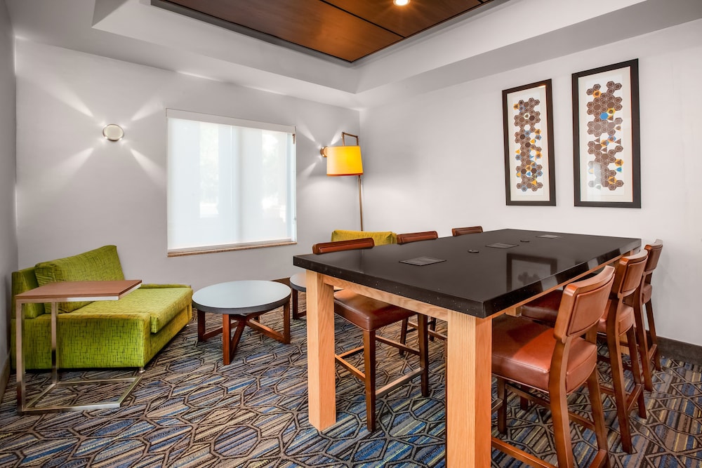 Holiday Inn Express Hotel & Suites Cleveland-Richfield 40/59