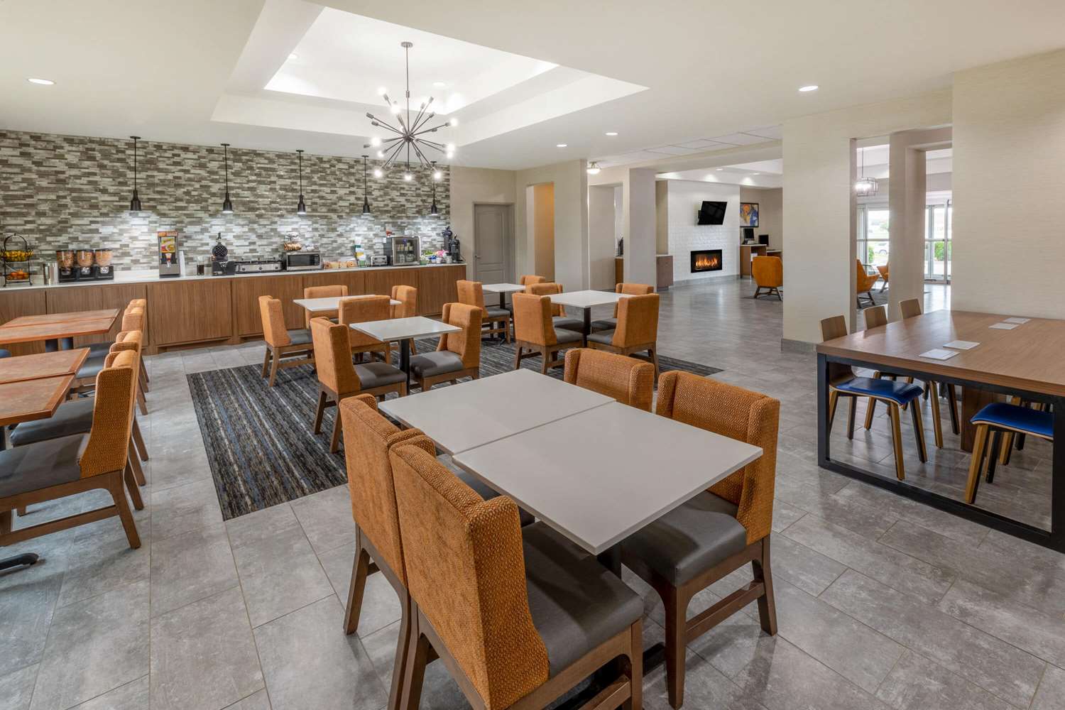 La Quinta Inn & Suites by Wyndham Bridgeport 8/12