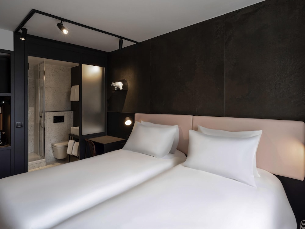 Tribe Paris Batignolles 24/67