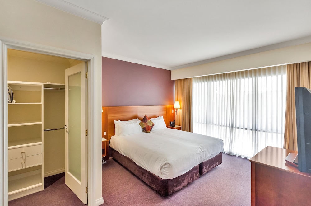 Century Inn 27/57