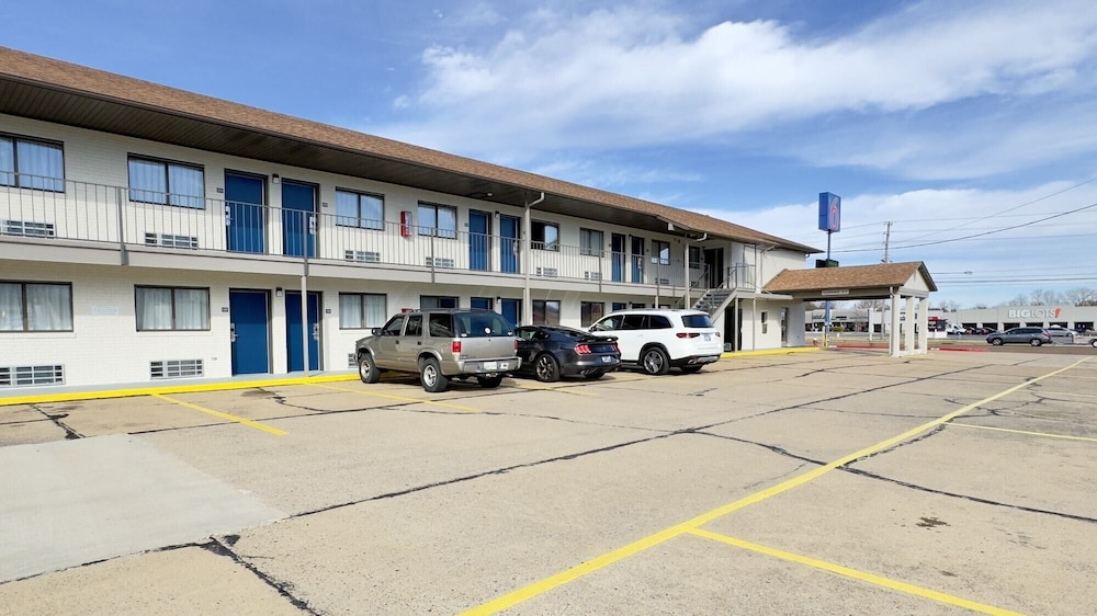 Motel6 Dyersburg, TN 33/50