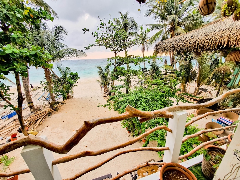 Kaiyana Boracay Beach Resort 43/50