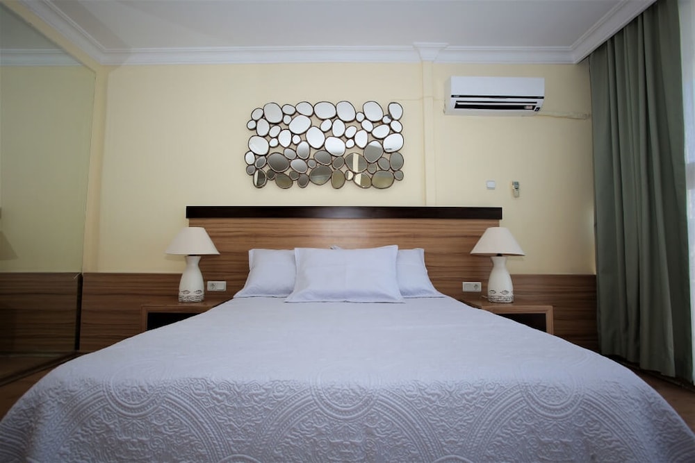 Lara Hotel 17/61