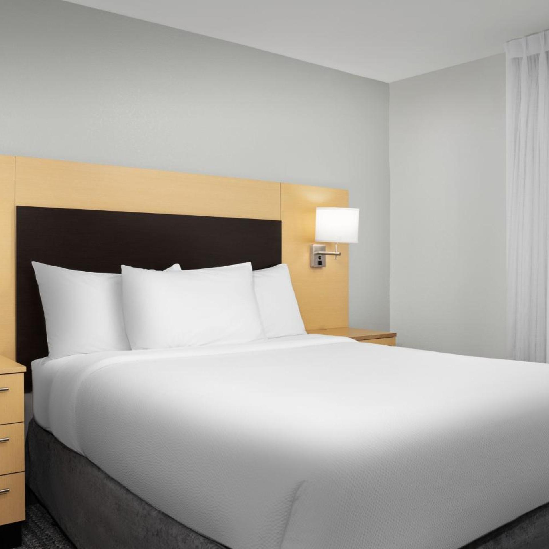 1 Bedroom, Suite, Queen Bed
