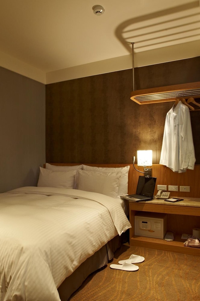 Friend Hotel Yoyo 12/67