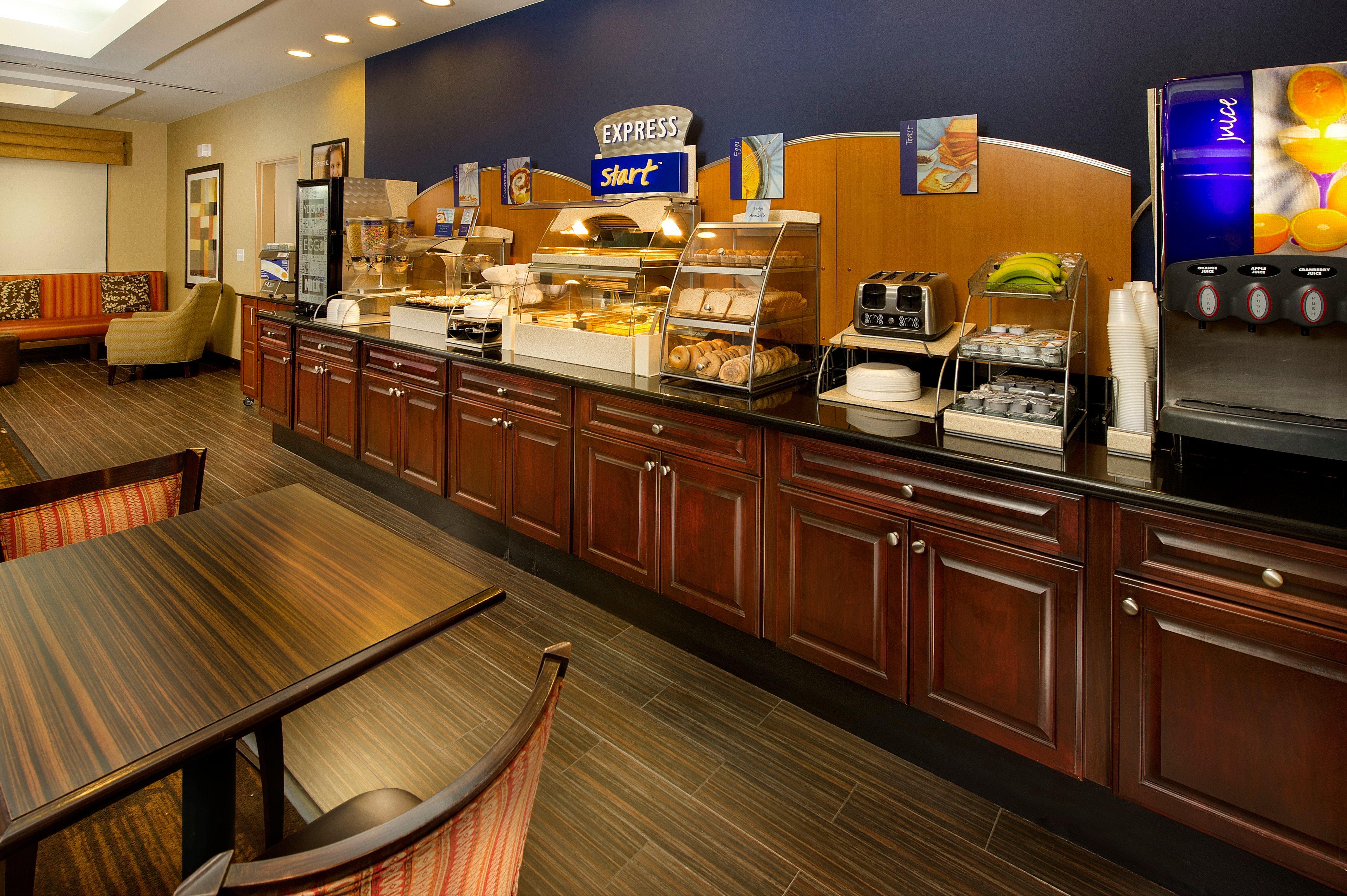 Holiday Inn Express Hotel Suites Uvalde 43/55