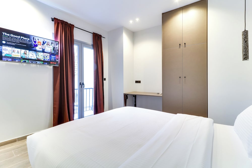 DELUXE, QUEEN BED