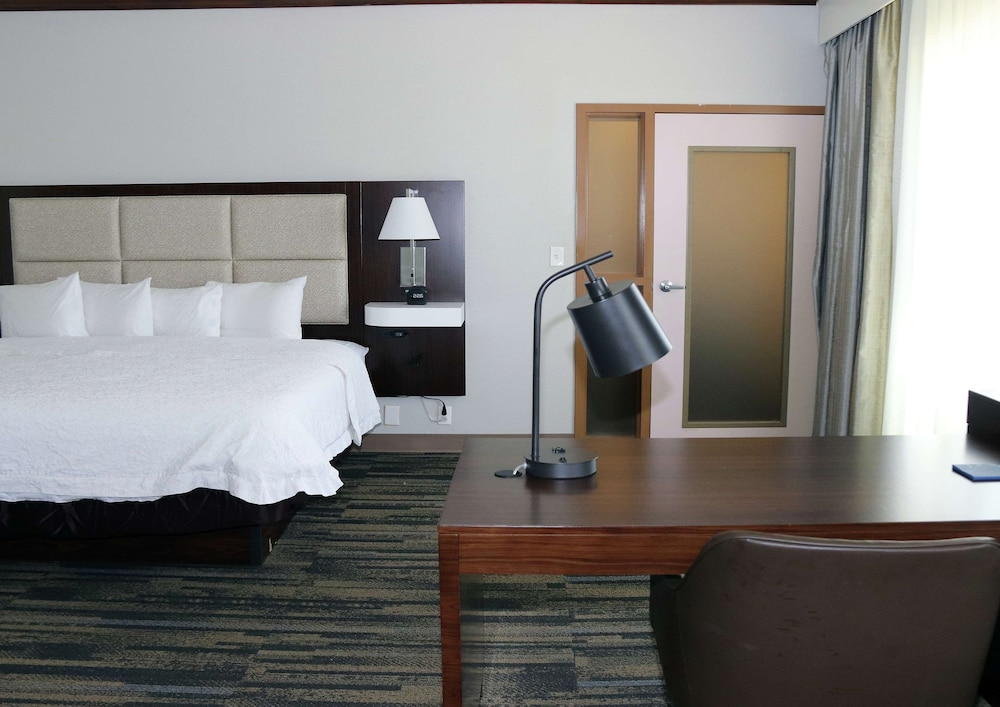 Hampton Inn And Suites Stephenville 18/40