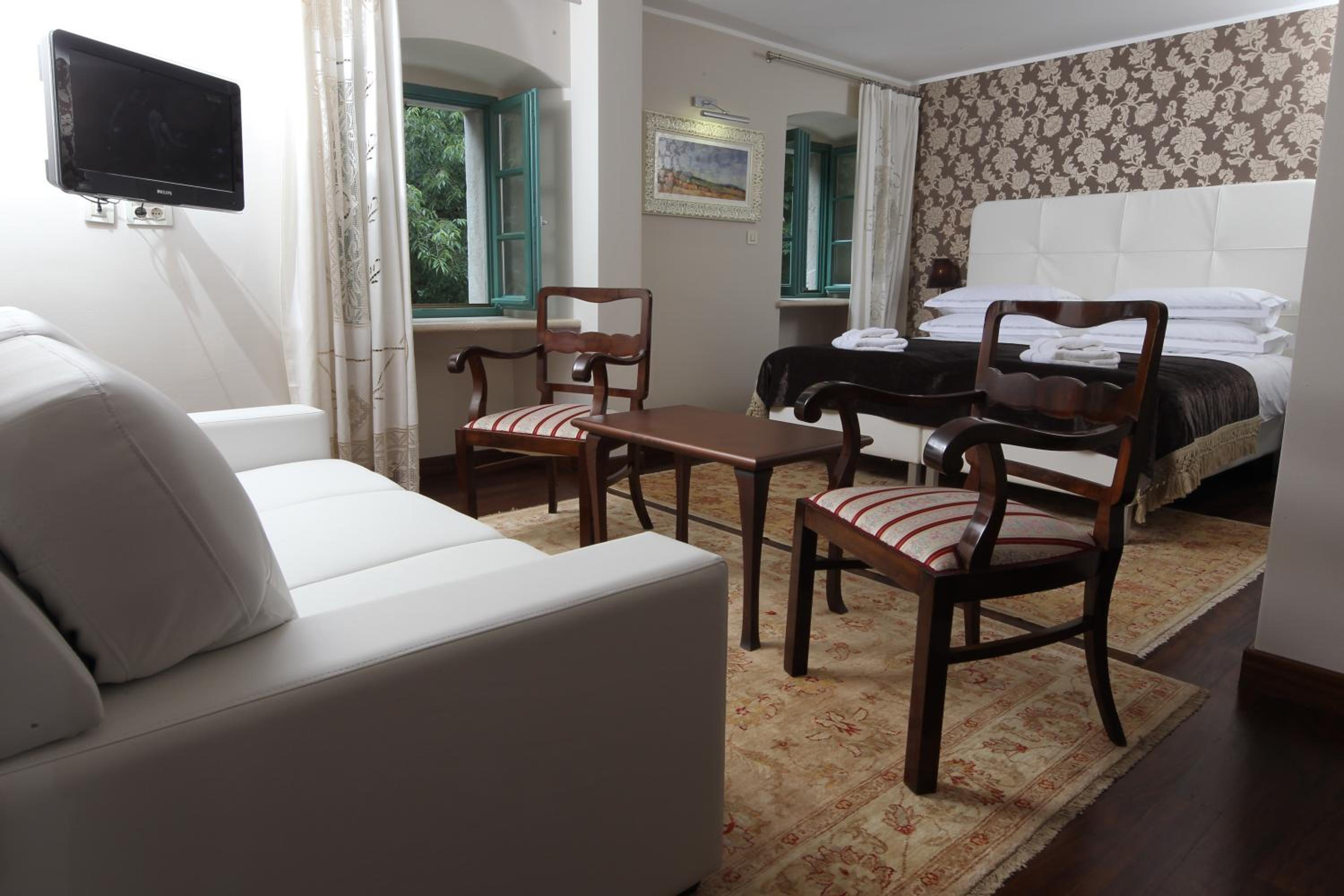 VELA VRATA HOTEL 32/50