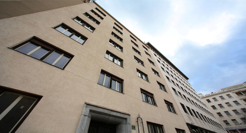 Urban Boutique Hotel Ljubljana 63/65