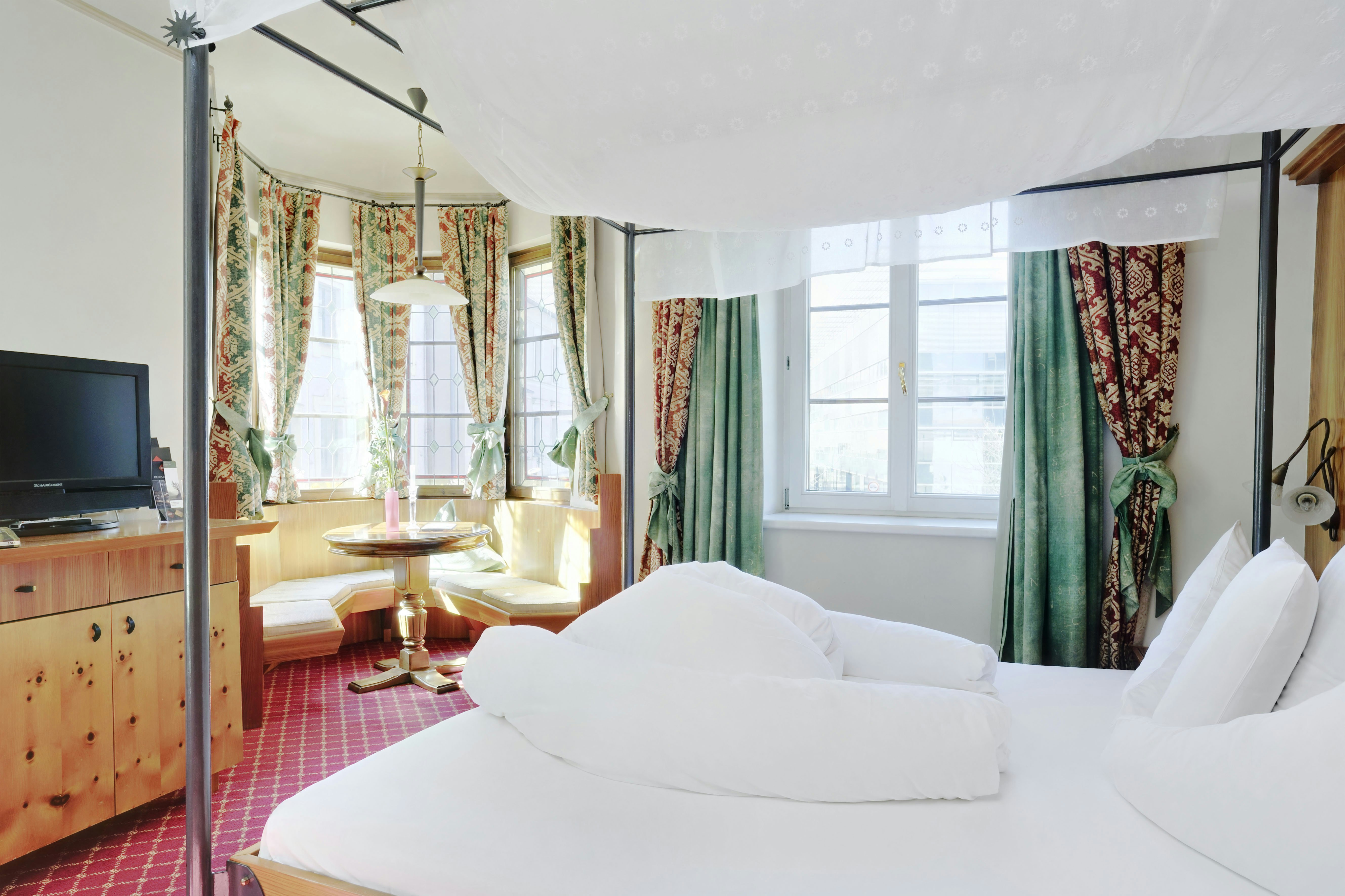Hotel Schwarzer Adler 18/48