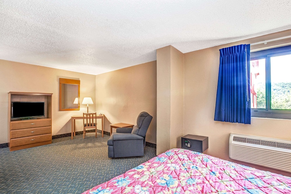 Super 8 By Wyndham Mahwah 18/28
